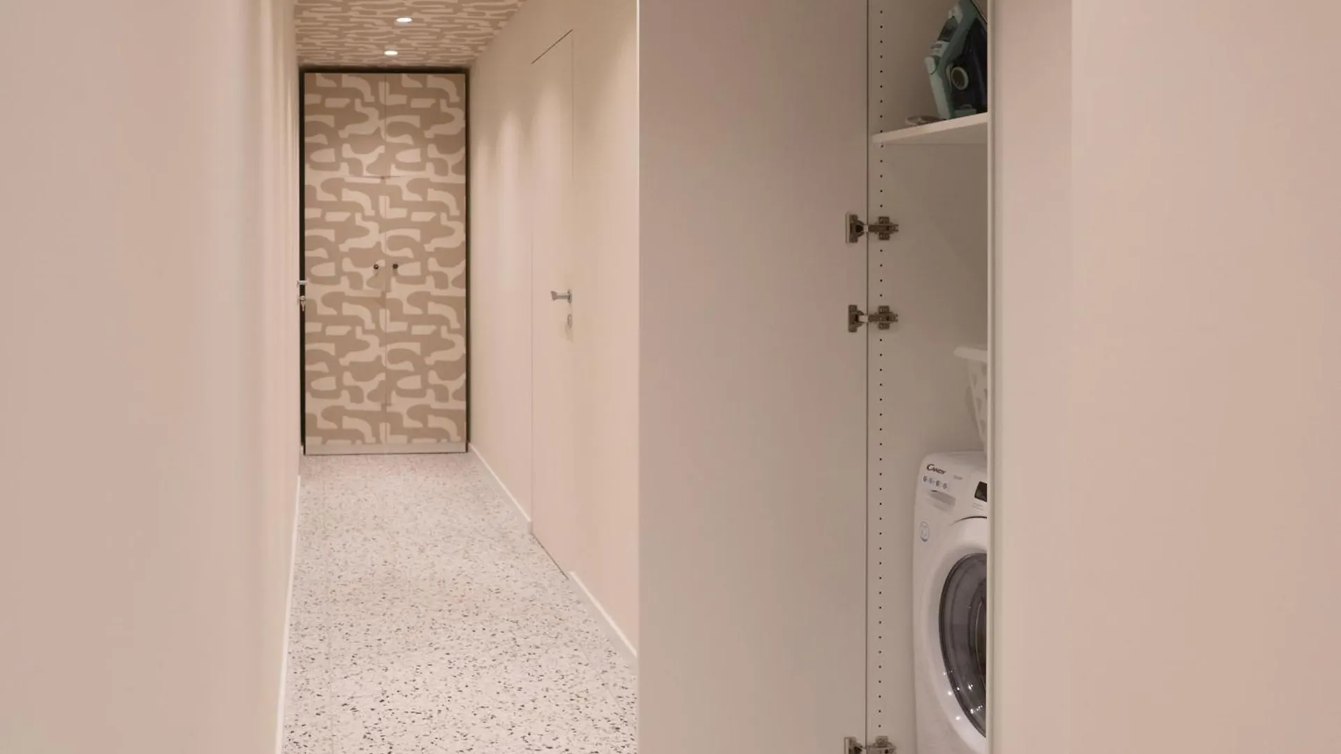 Vitrail Studio Metro M1 Rembrandt 45 Milan 0*,  Italie